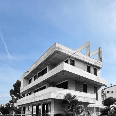 Les House 1